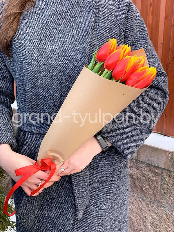 Купить тюльпаны в крафт упаковке с доставкой к 8 марта